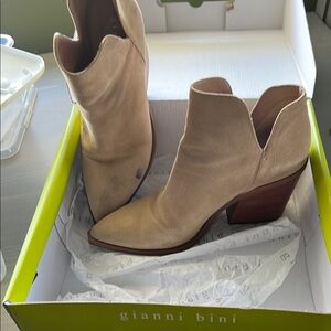 Gianni Bini Women's Tan Ankle Boots